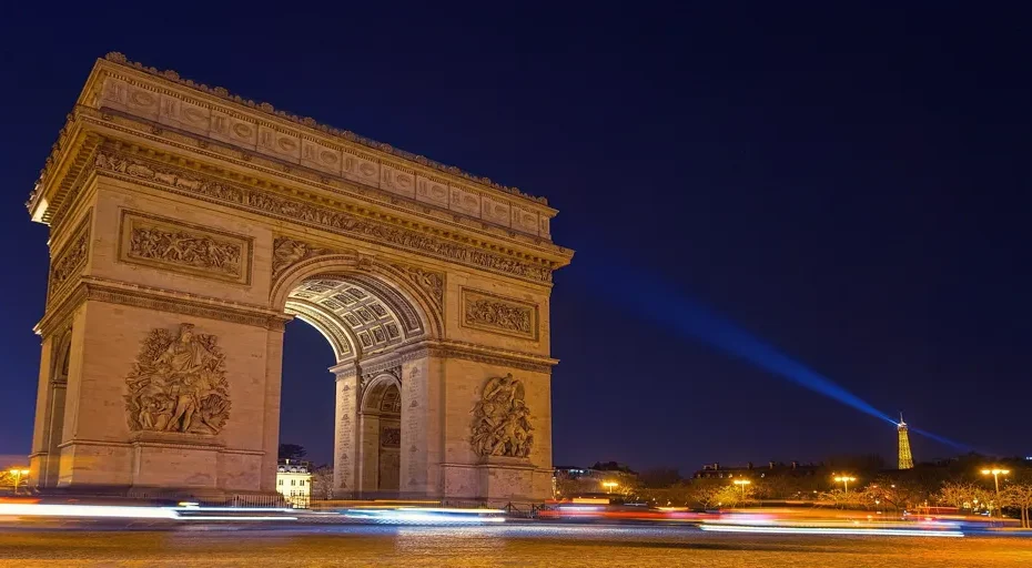 he keeps looking at me from a distance - paris, arc de triomphe, night