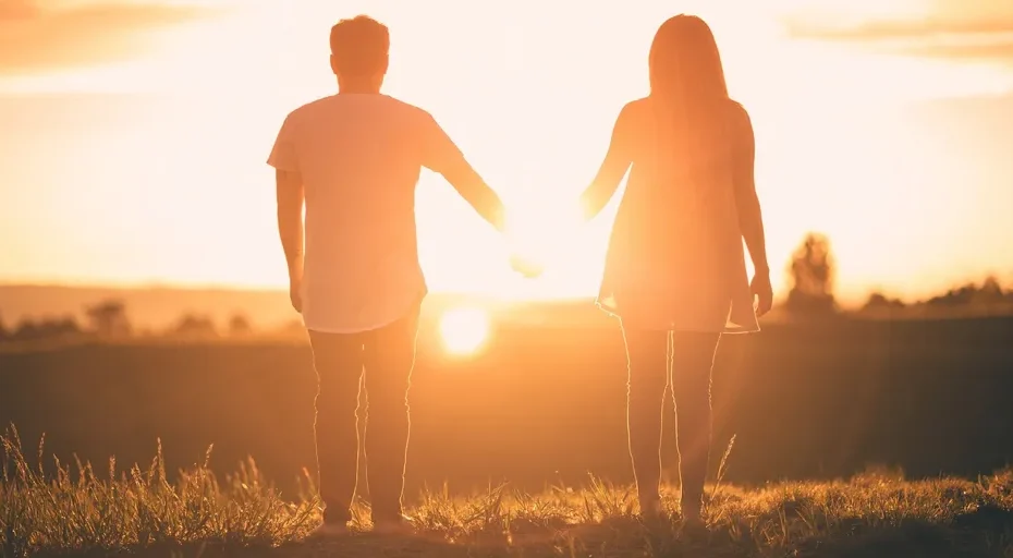 my boyfriend is broke - people, holding hands, sunset